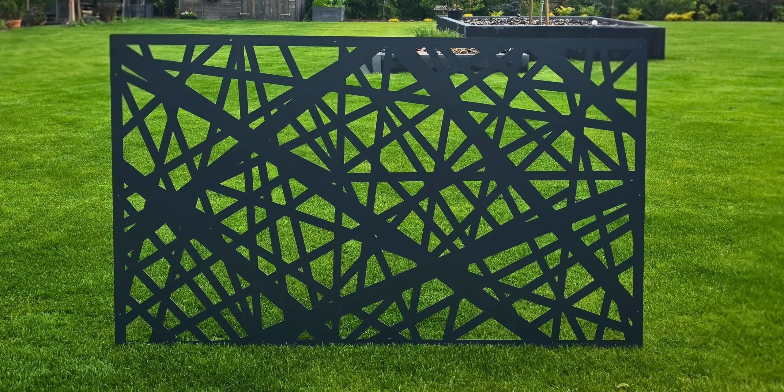 zdjęcie przedstawia geometryczny panel ogrodzeniowy