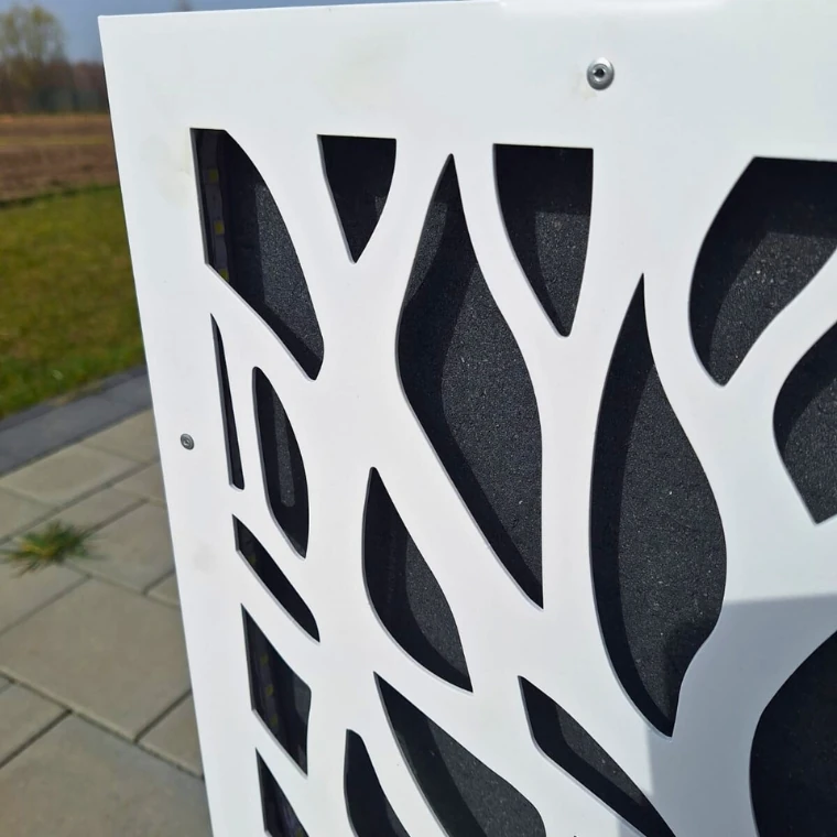 Metalowy panel ozdobny