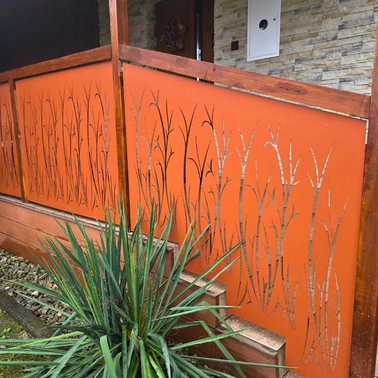 Metalowy panel ozdobny