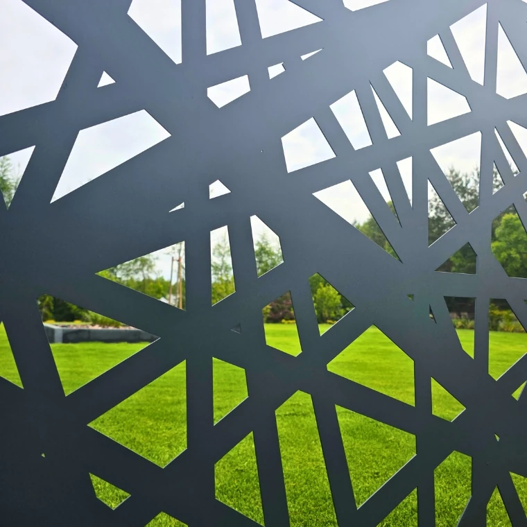 Metalowy panel ozdobny