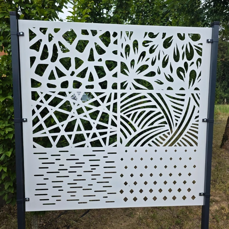 Metalowy panel ozdobny