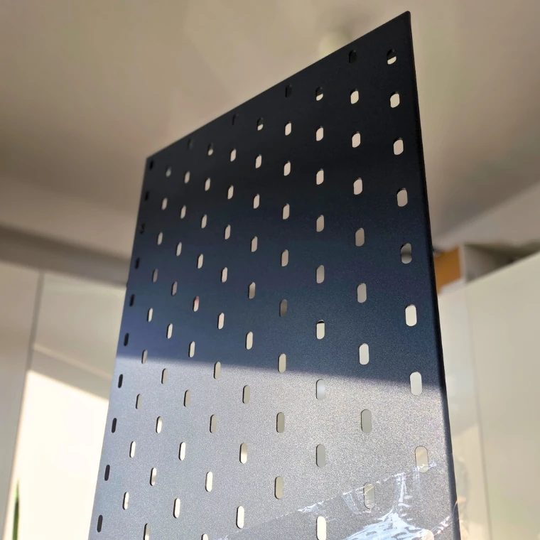 Metalowy panel ozdobny