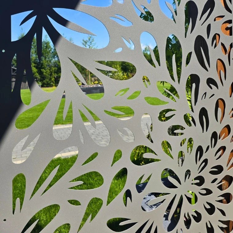 Metalowy panel ozdobny